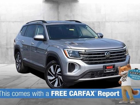 Used 2025 Volkswagen Atlas SE AWD/4WD image 2