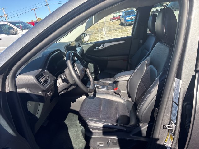 Used 2025 Ford Escape Platinum AWD/4WD image 7