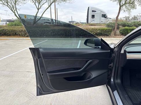 Used 2018 Tesla Model 3 Long Range AWD/4WD image 18