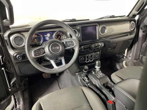 Used 2023 Jeep Wrangler Sahara image 8