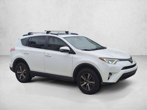 Used 2018 Toyota RAV4 XLE image 3