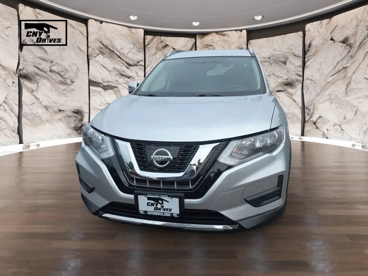 Used 2017 Nissan Rogue SV w/ SV Premium Package AWD/4WD image 2