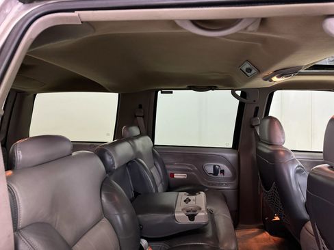 Used 2000 Chevrolet Tahoe Z71 w/ Comfort & Security Pkg image 48