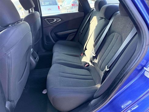 Used 2016 Chrysler 200 Limited image 8