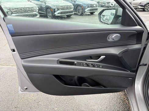 New 2026 Hyundai Elantra Limited FWD image 10