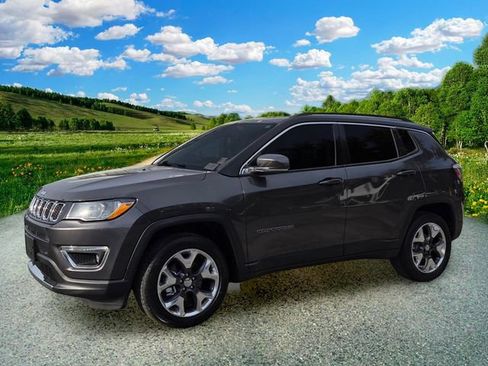 Used 2019 Jeep Compass Limited AWD/4WD image 2