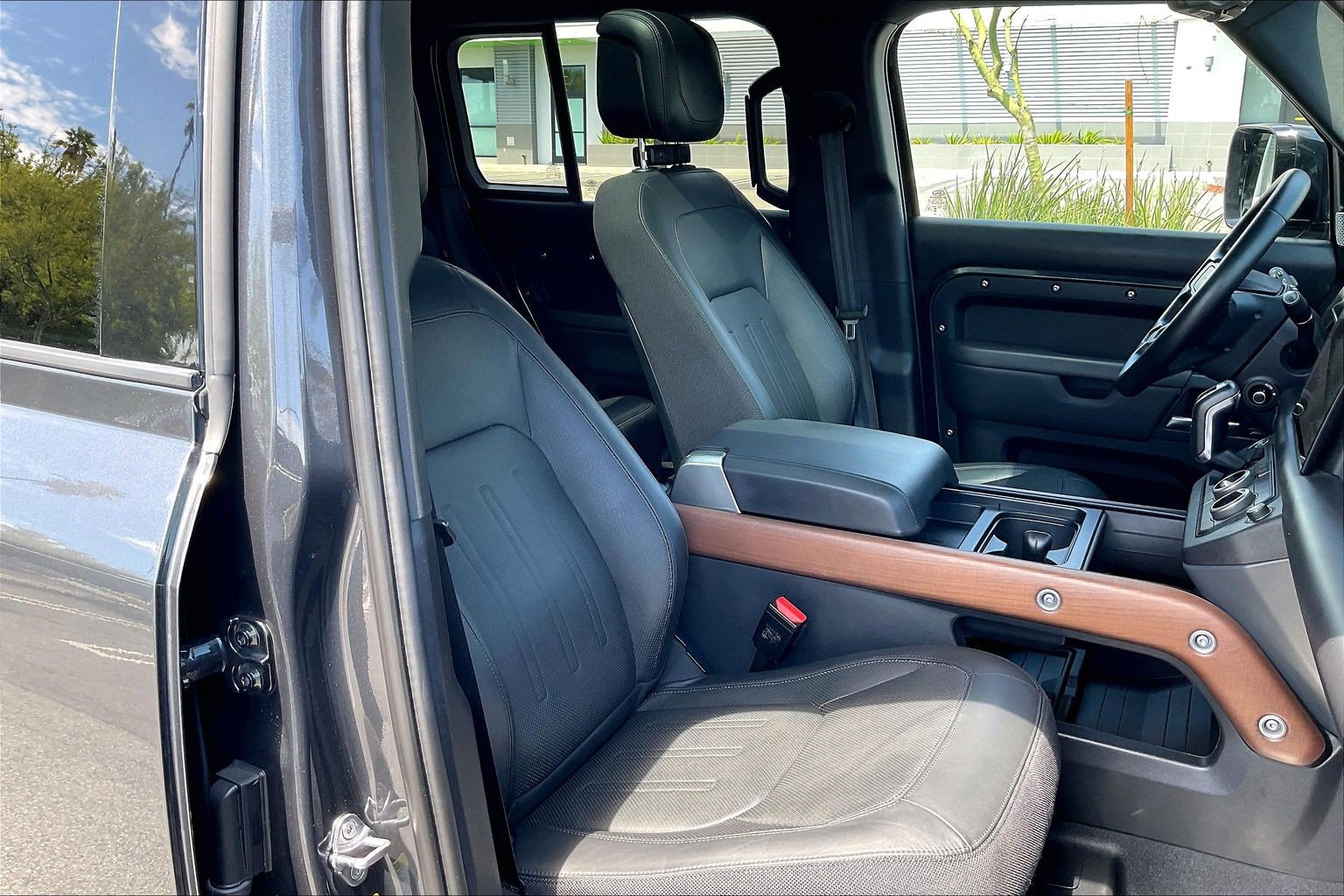Used 2024 Land Rover Defender 130 X AWD/4WD image 7