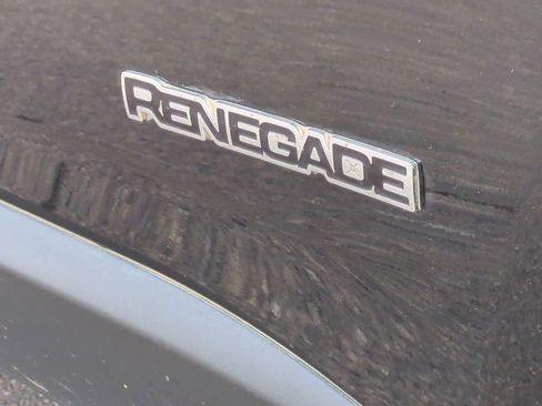 Used 2017 Jeep Renegade Latitude image 12