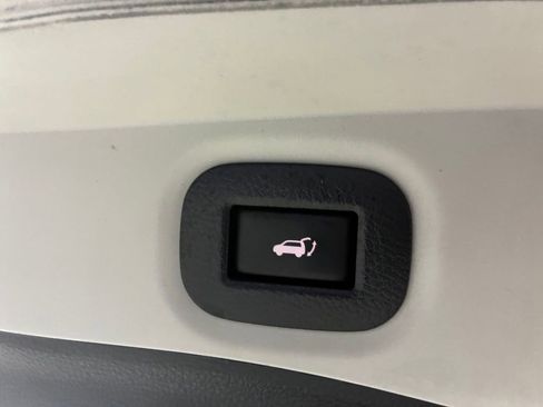 Used 2019 Nissan Rogue SV AWD/4WD image 38