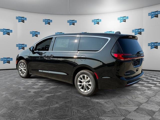 New 2027 Chrysler Pacifica Select AWD/4WD image 3