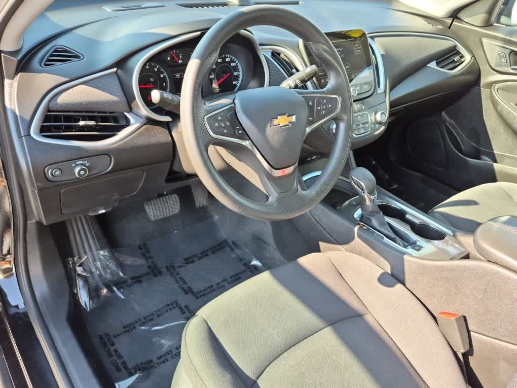 Used 2025 Chevrolet Malibu LT FWD image 12