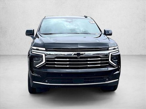 Used 2025 Chevrolet Suburban LT w/ Comfort Package RWD image 3