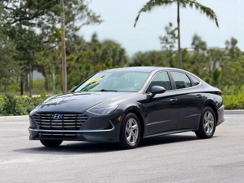 Used 2021 Hyundai Sonata SE FWD image 2