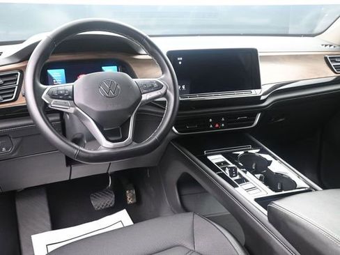 Used 2025 Volkswagen Atlas SE FWD image 25