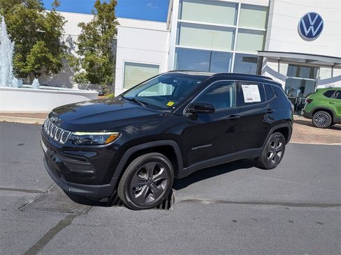 Used 2022 Jeep Compass Latitude w/ Sun and Sound Group image 9