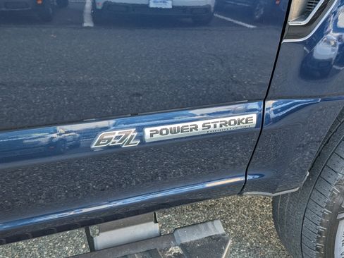 Used 2022 Ford F250 Lariat w/ Black Appearance Package image 9