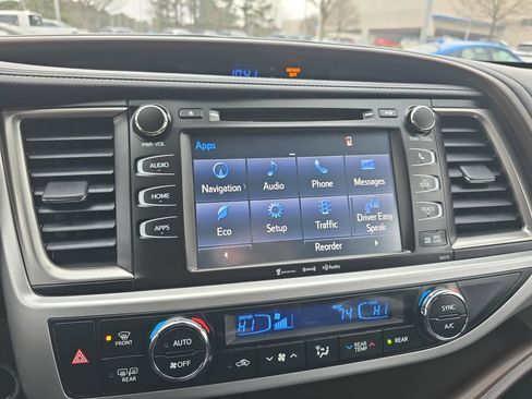 Used 2018 Toyota Highlander XLE image 21