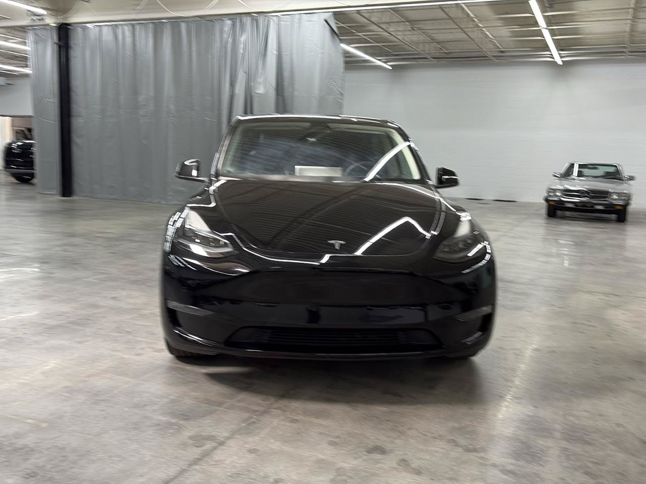Used 2022 Tesla Model Y Long Range AWD/4WD image 3