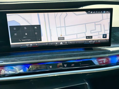 Used 2023 BMW 740i image 33