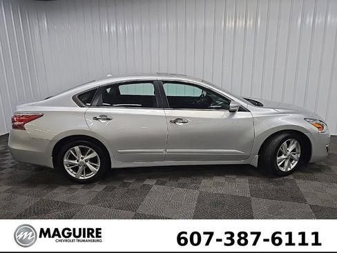Used 2015 Nissan Altima 2.5 SV w/ Convenience Package FWD image 2