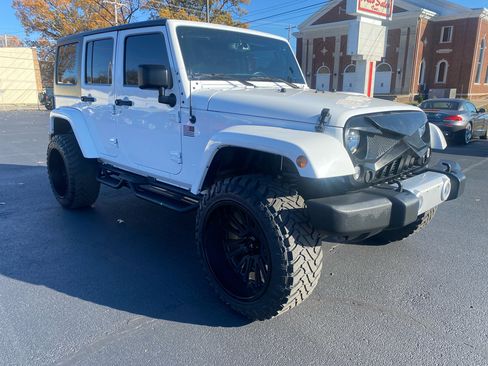 Used 2015 Jeep Wrangler Unlimited Sahara w/ Dual Top Group image 3