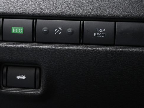 Used 2025 Nissan Sentra SR w/ SR Premium Package FWD image 21