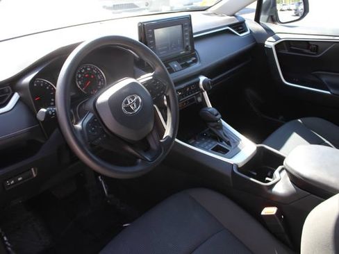 Used 2022 Toyota RAV4 LE AWD/4WD image 3