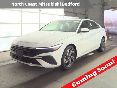 Used 2025 Hyundai Elantra Limited image 1