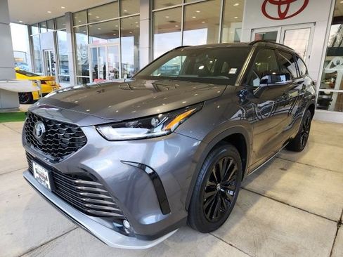 Used 2025 Toyota Highlander XSE image 6