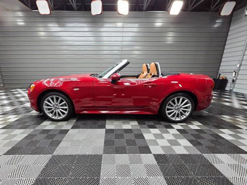 Used 2017 FIAT 124 Spider Lusso RWD image 9