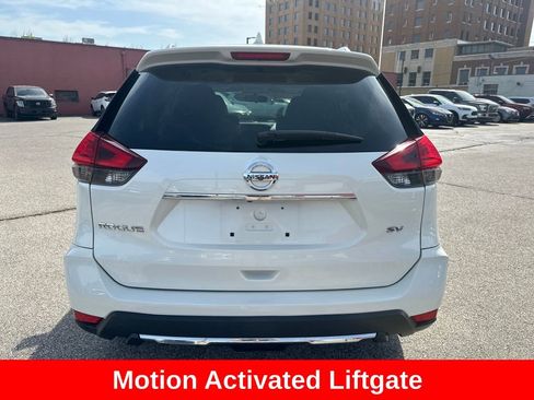 Used 2017 Nissan Rogue SV w/ SV Premium Package image 4