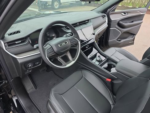 New 2026 Jeep Grand Cherokee Limited AWD/4WD image 16