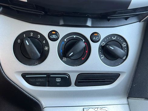 Used 2014 Ford Focus SE w/ Equipment Group 201A FWD image 34