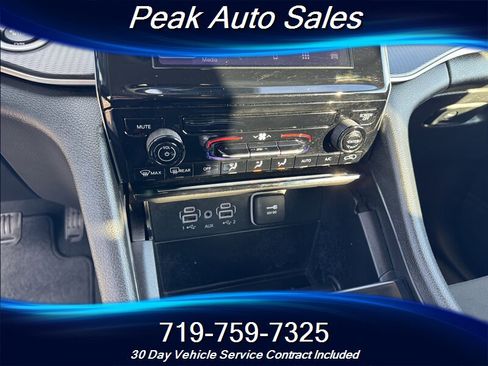 Used 2024 Jeep Grand Cherokee Laredo image 10
