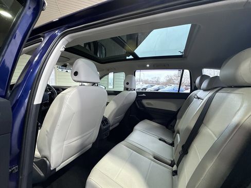 Used 2021 Volkswagen Tiguan SE w/ Panoramic Sunroof Package image 12