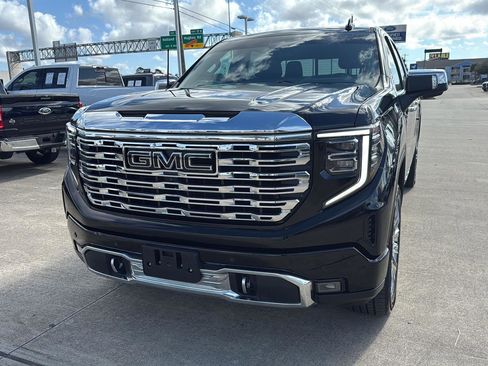 Used 2022 GMC Sierra 1500 Denali w/ Denali Reserve Package image 3
