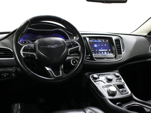 Used 2017 Chrysler 200 Limited Platinum FWD image 2