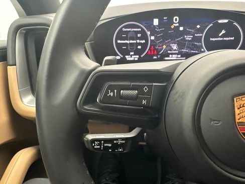 Certified 2024 Porsche Cayenne Coupe AWD/4WD image 19