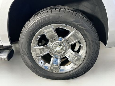 Used 2016 Chevrolet Suburban LT w/ LT Signature Package image 11