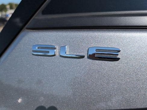 Used 2024 GMC Terrain SLE image 11