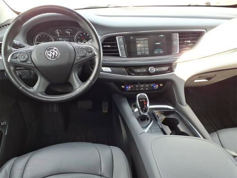 Used 2018 Buick Enclave Essence image 8