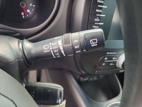 Used 2018 Kia Soul + FWD image 28