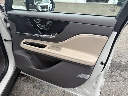 Certified 2023 Lincoln Corsair AWD w/ Equipment Group 101A image 14