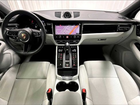 Used 2025 Porsche Macan image 17