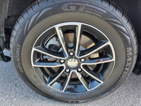 Used 2015 Dodge Grand Caravan SE image 19