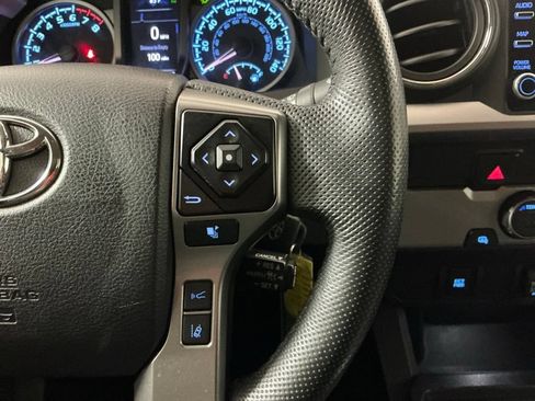 Used 2022 Toyota Tacoma SR5 RWD image 14