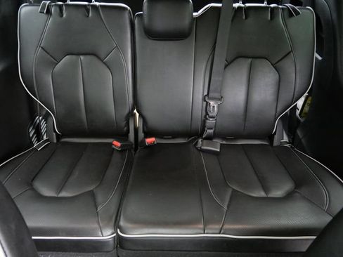 Used 2025 Chrysler Pacifica Limited FWD image 14
