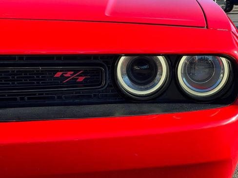 Used 2015 Dodge Challenger R/T image 12