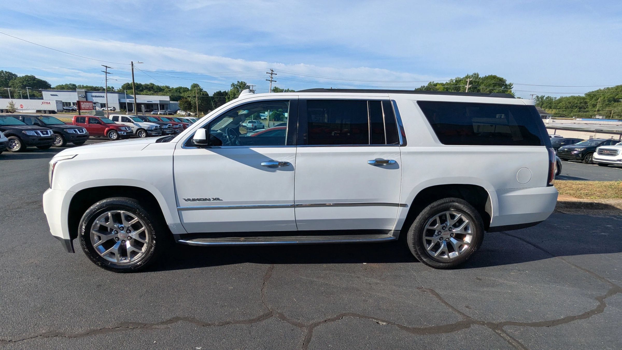Used 2016 GMC Yukon XL SLT w/ Open Road Package AWD/4WD image 4