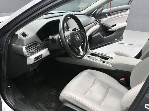 Used 2019 Honda Accord Touring image 13